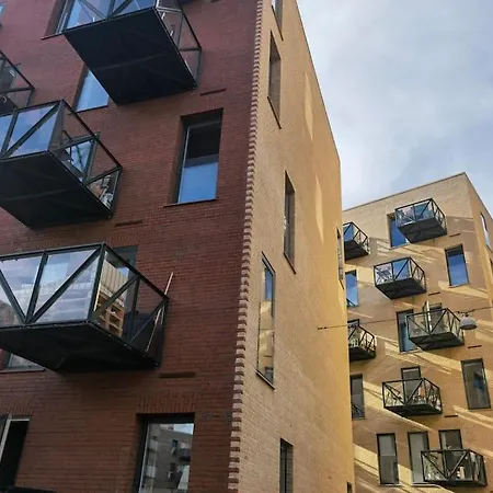 Very Central, Very Modern
