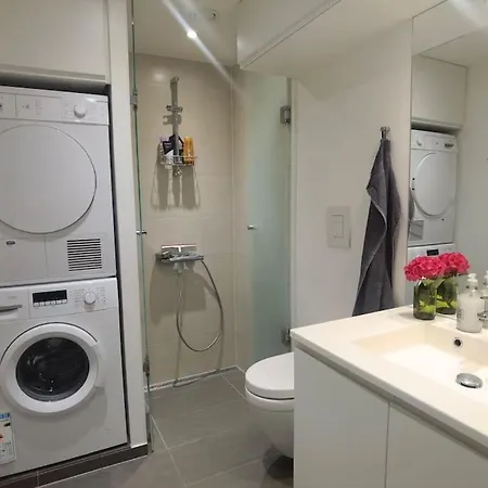 Very Central, Very Modern Appartement *